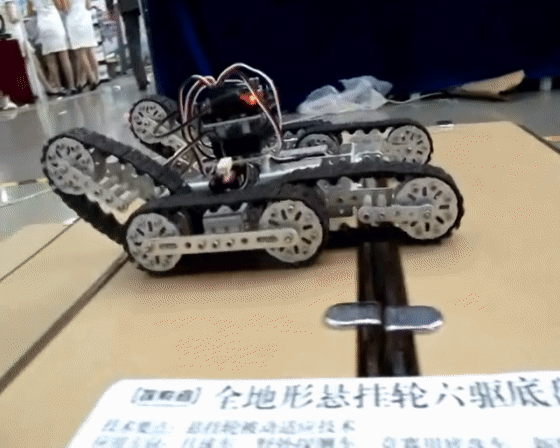 小型三节履带底盘运动、履带底盘运动、小型履带底盘运动、小型三节履带车运动、履带底盘小车运动、三节履带底盘运动、履带底盘运动、开源、机器人制作、机器人项目开发、机器人方案、机器人小车应用